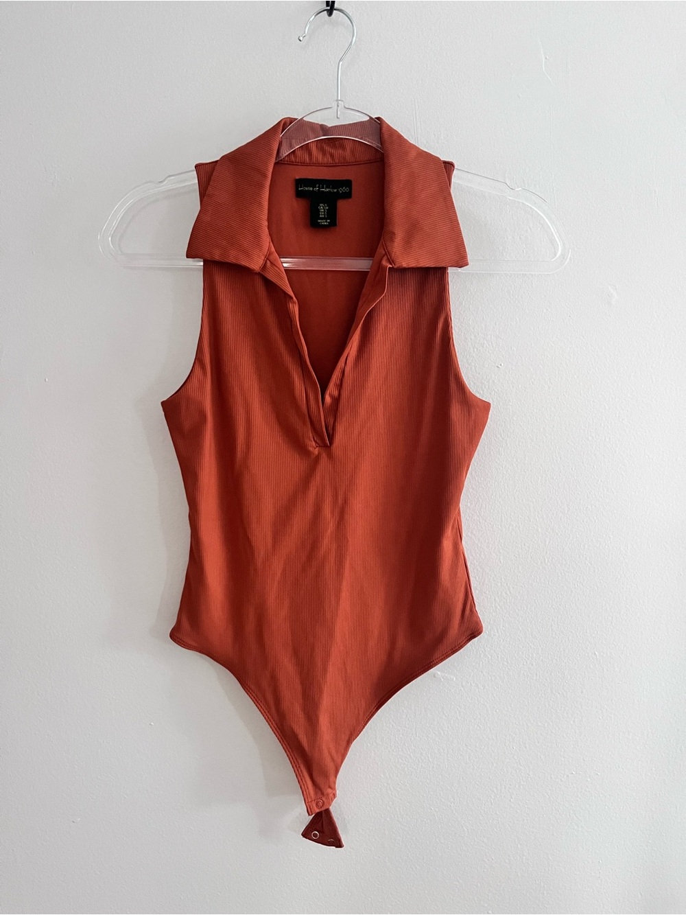 HOUSE OF HARLOW Ribbed Collard Sleeveless Bodysuit